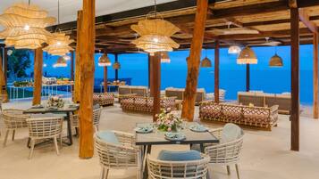 2 Restaurants, Frühstück, Mittagessen, Abendessen, thailändische Küche