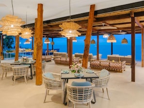 2 Restaurants, Frühstück, Mittagessen, Abendessen, thailändische Küche