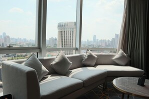 Deluxe Suite, 1 King Bed, Non Smoking