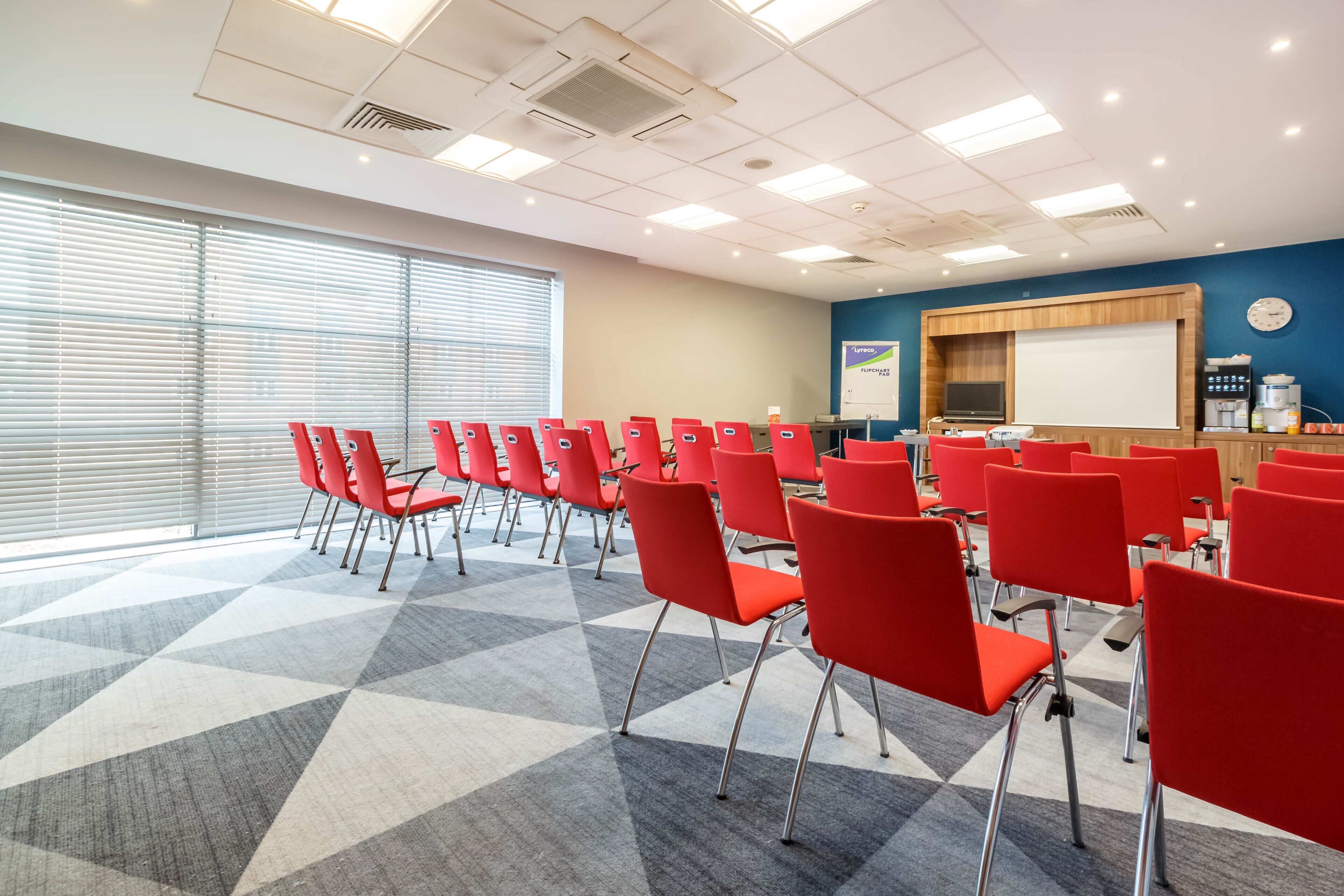 Photo - Holiday Inn Express Walsall M6J10 by IHG