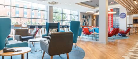 Breakfast, lunch and dinner served