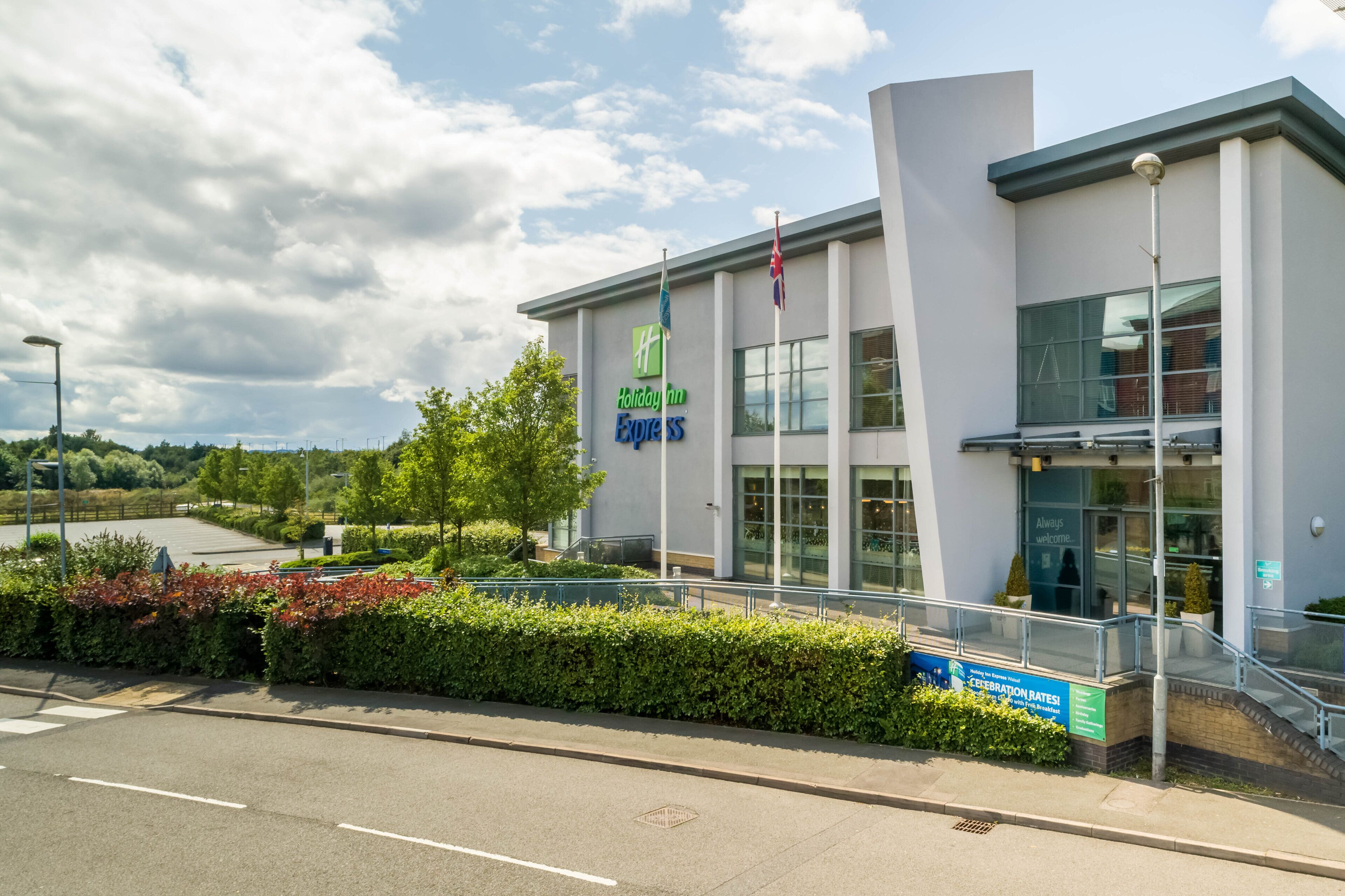 Photo - Holiday Inn Express Walsall M6J10 by IHG