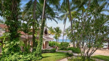 Deluxe Beachfront Villa | 1 bedroom, premium bedding, minibar, in-room safe