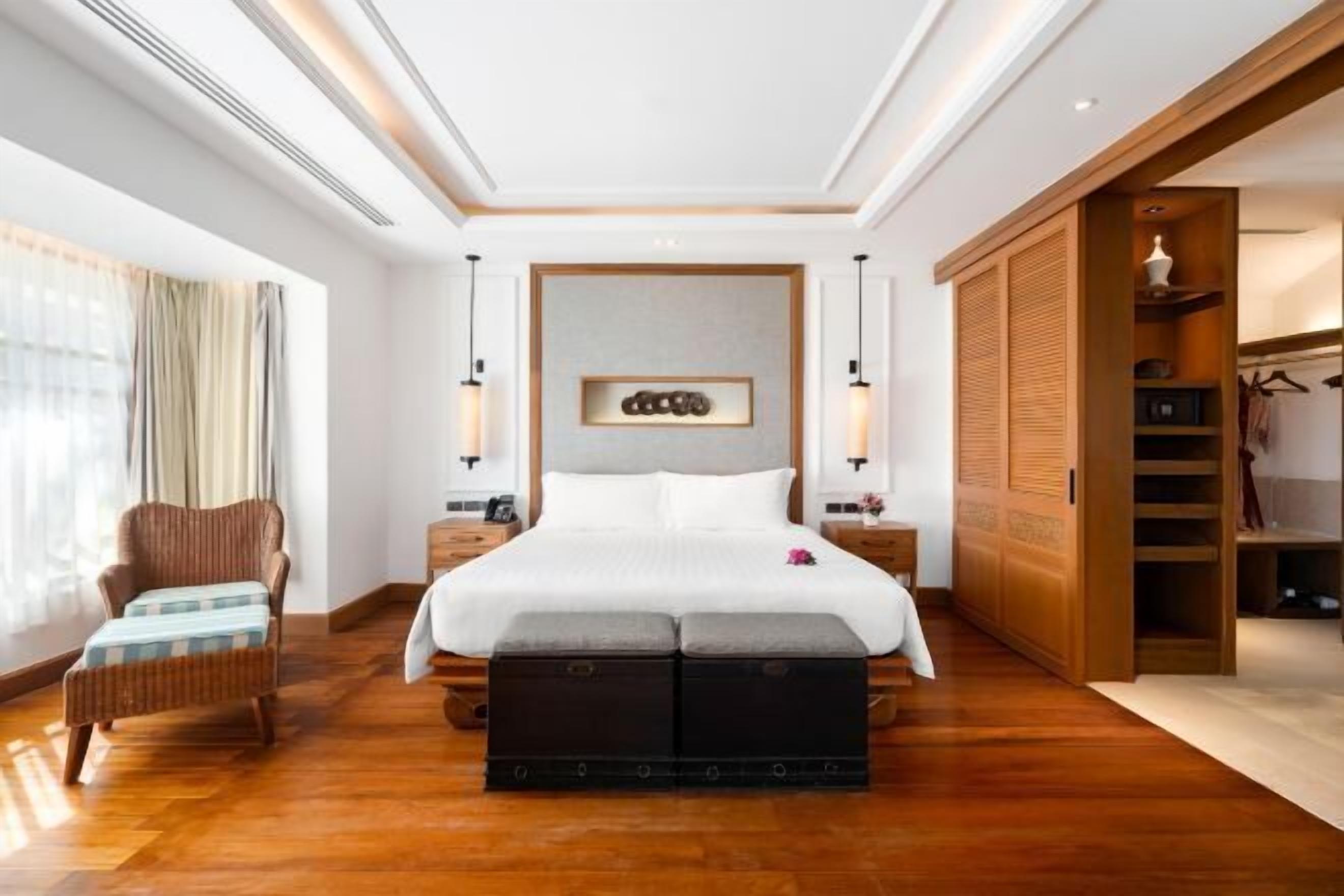 Sengetøy av topp kvalitet, minibar, safe på rommet og skrivebord