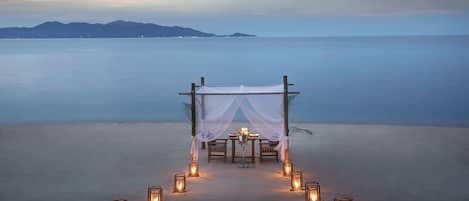 3 restaurants, breakfast, lunch, dinner served; Thai cuisine