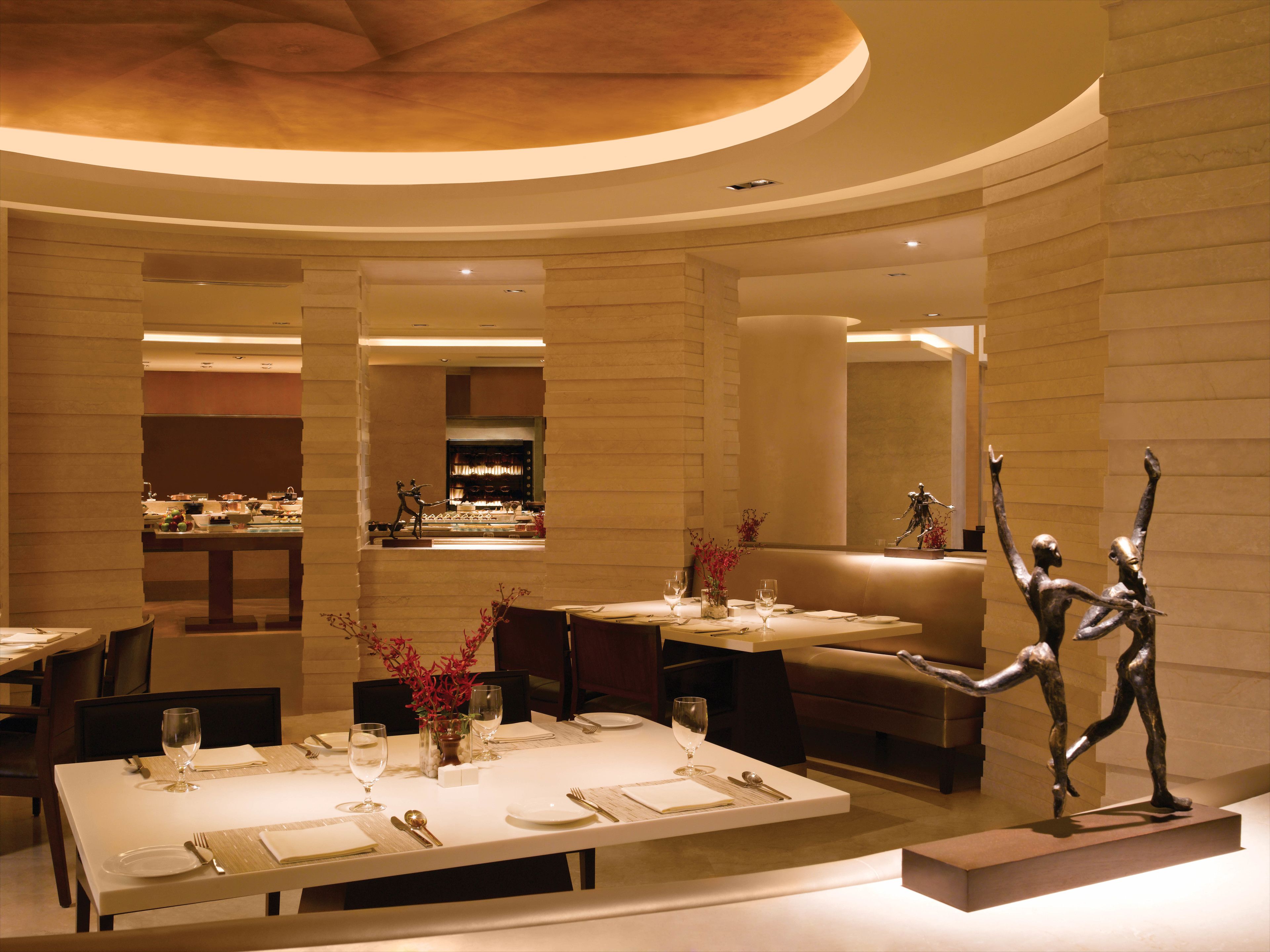 3 restaurants, breakfast served