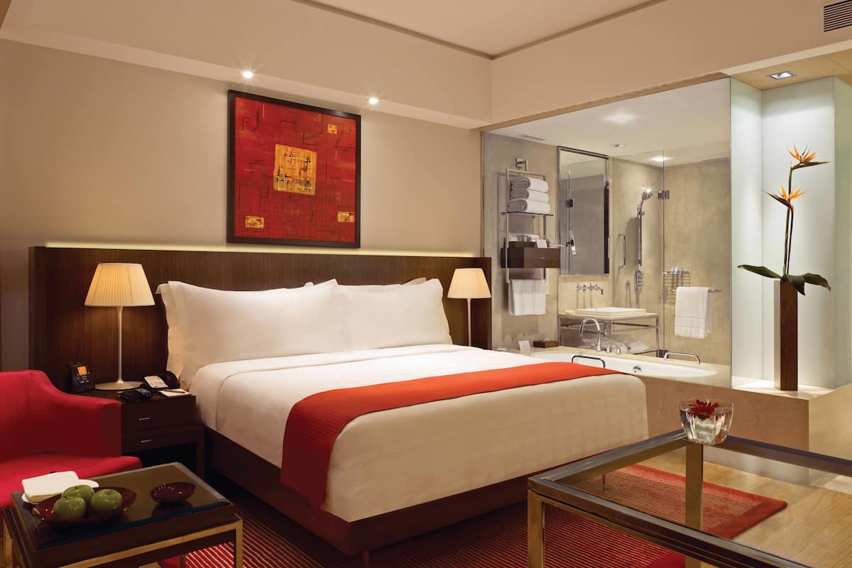 1 bedroom, premium bedding, down duvets, minibar