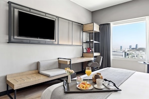 Premium bedding, pillowtop beds, minibar, in-room safe - NH Collection Monterrey San Pedro (San Pedro Garza García)