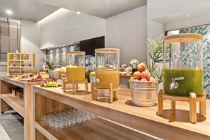 Tägliches Frühstücksbuffet gegen Gebühr
