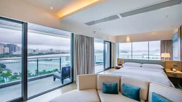 Executive Studio Suite, 1 King Bed, Balcony, Ocean View | Living area | 32-inch LCD TV with digital channels, TV, streaming services