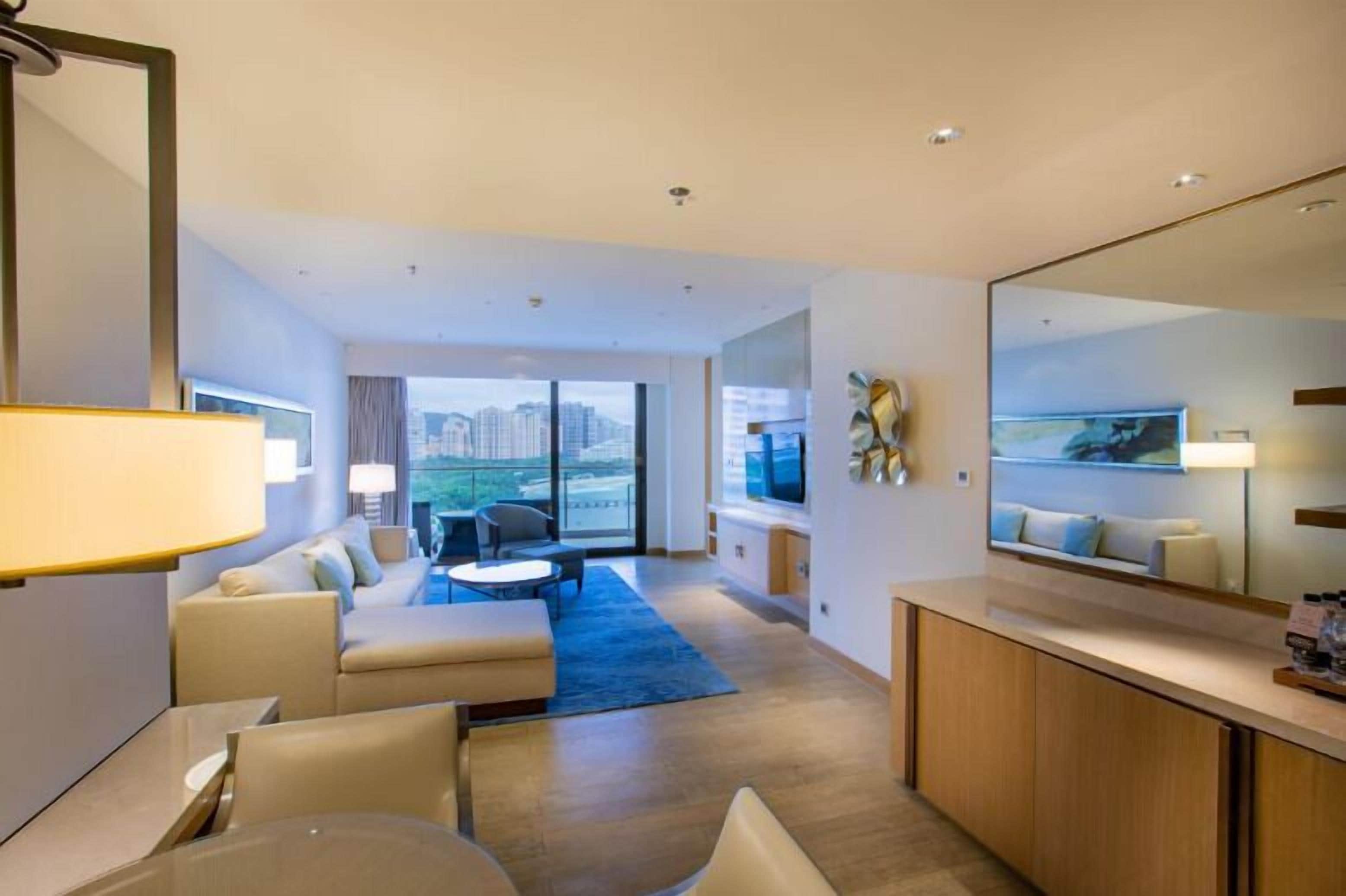 executive studio suite, 1 king bed, balcony, ocean view | 1 bedroom, premium bedding, down duvets, minibar