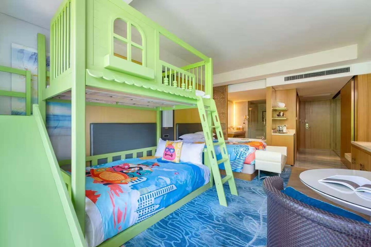 Deluxe Family Room with 1 Bunk Bed | Children’s theme room