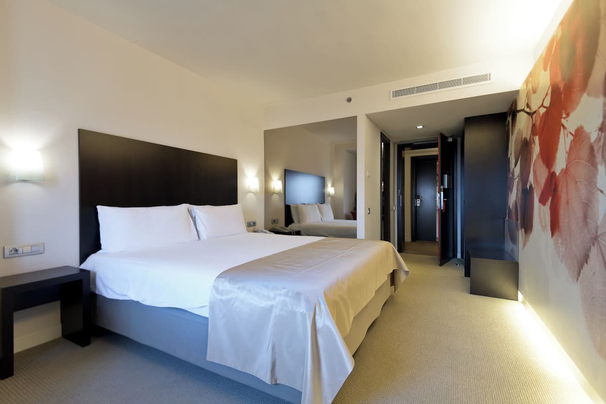 Hypo-allergenic bedding available, minibar, in-room safe, desk