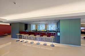 Bar (on property) - Ramada Plaza by Wyndham Bucharest Convention Center (Bucharest)