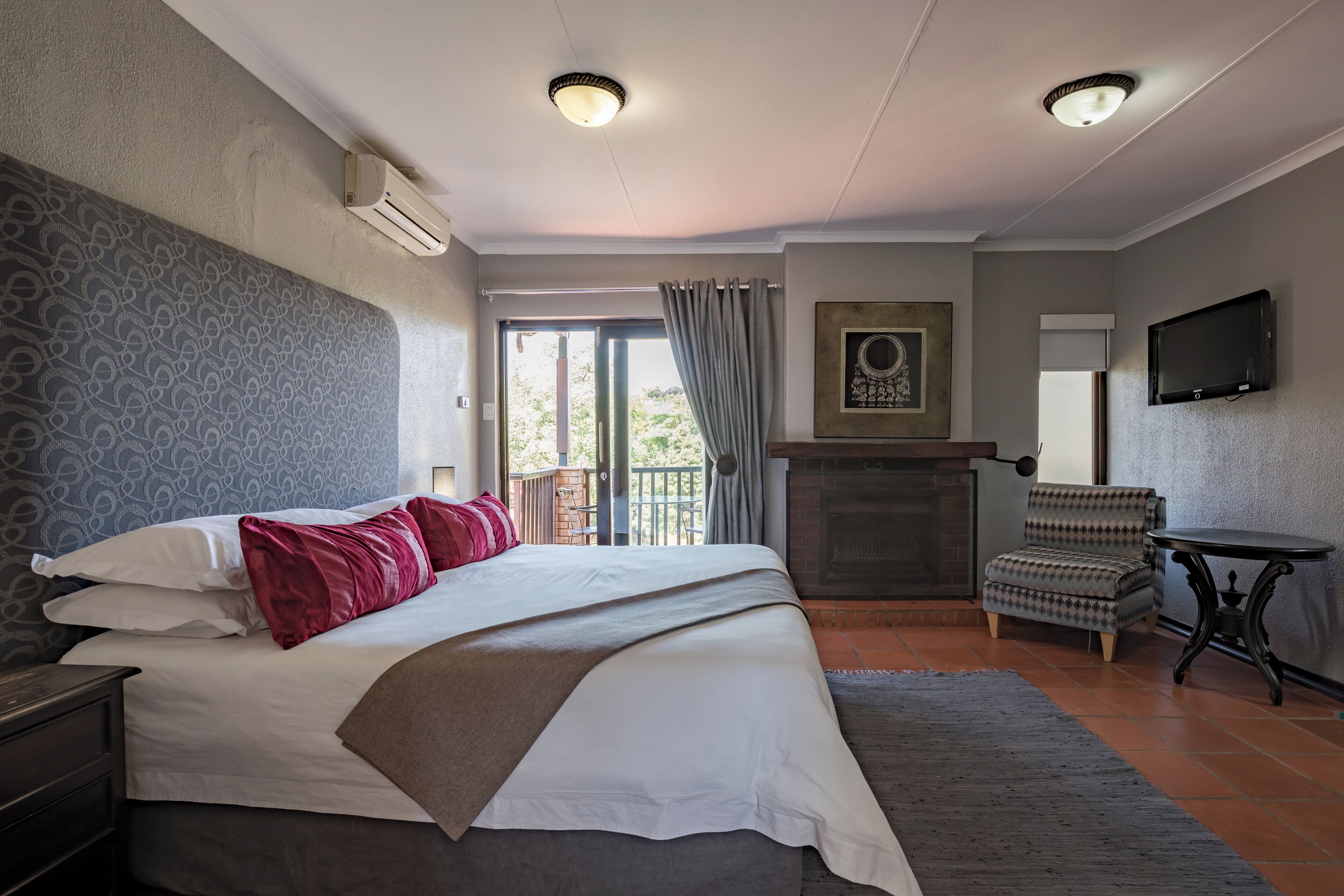 Deluxe Room | In-room safe, desk, free WiFi, bed sheets
