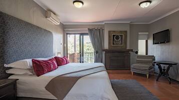 Deluxe Room | In-room safe, desk, free WiFi, bed sheets