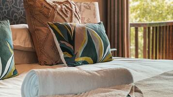 Quarto luxo | Cofres nos quartos, escrivaninha, Wi-Fi de cortesia, roupa de cama