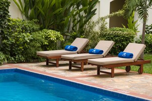 Outdoor pool, pool umbrellas, sun loungers