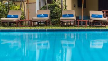 Kolam renang outdoor