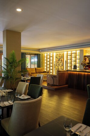 Breakfast, lunch and dinner served - Sea Cliff Court (Dar es Salaam)