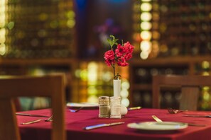 Breakfast, lunch and dinner served - Sea Cliff Court (Dar es Salaam)