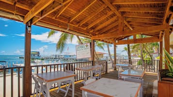 Frühstück, Mittagessen, Abendessen, Blick auf den Strand 