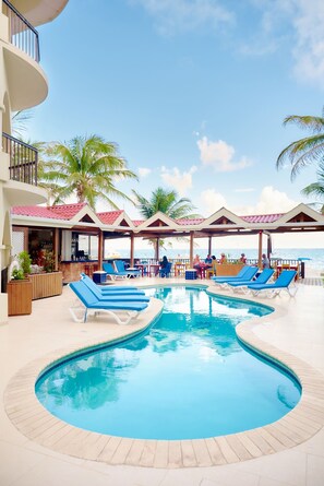 Suite Ground Pool View | Courtyard view