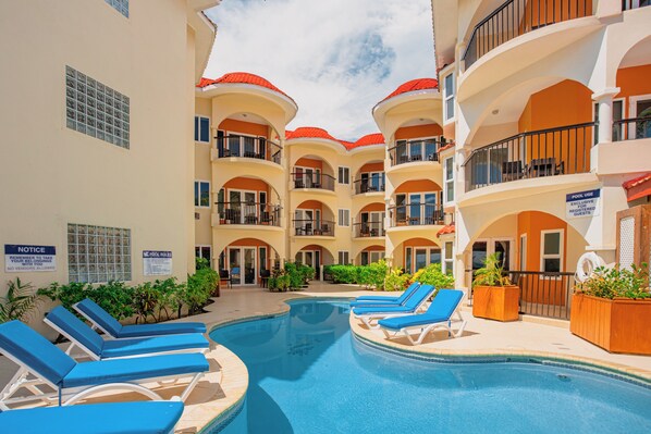 Outdoor pool, sun loungers