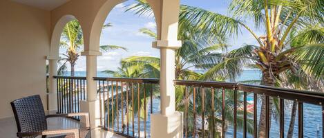 Suite, frente al mar | Terraza o patio