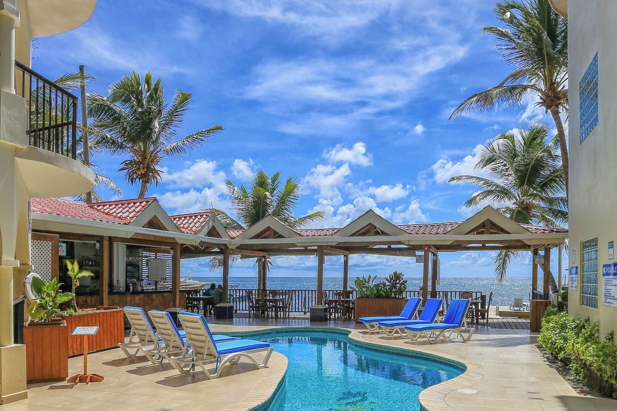 Suite Ground Pool View