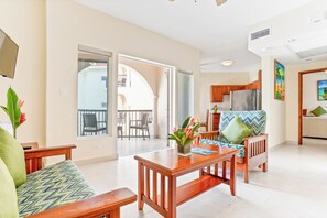 1 Bedroom Ocean View Balcony Suite | 1 bedroom, pillowtop beds, in-room safe, blackout drapes - Sunbreeze Suites (San Pedro)