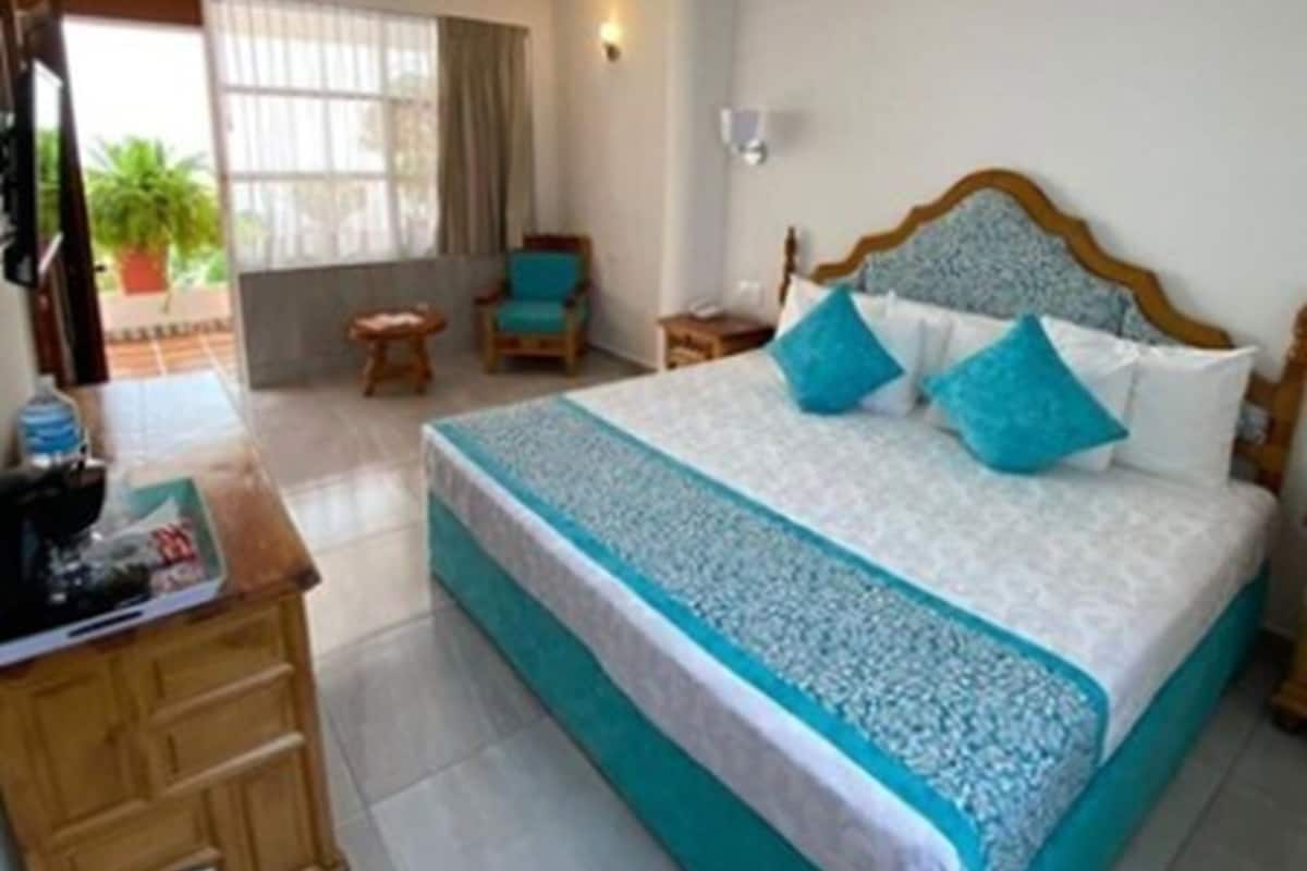 Deluxe Room (Remodelada) | 1 bedroom, in-room safe, free WiFi, bed sheets