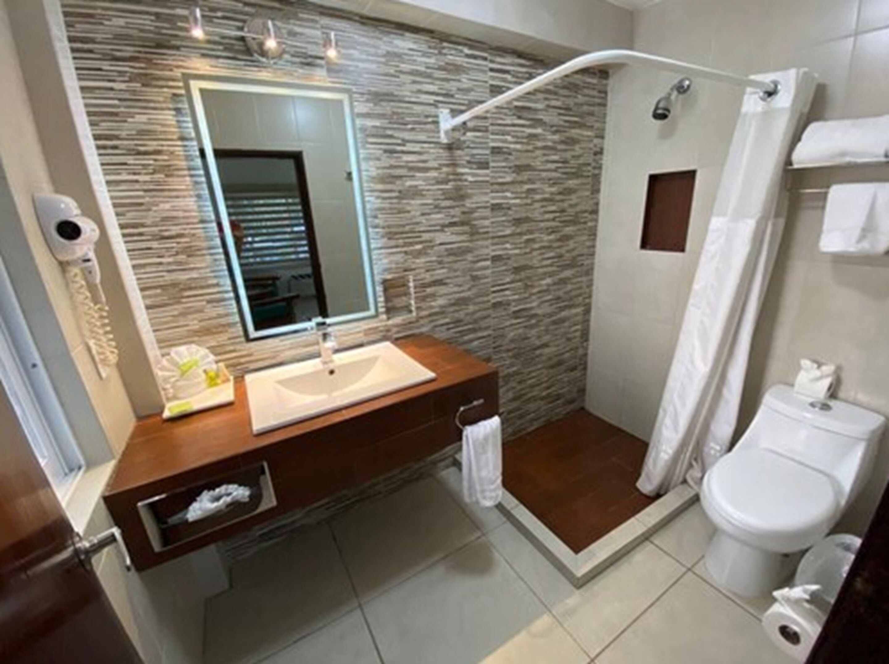 junior suite | 1 bedroom, in-room safe, free wifi, bed sheets