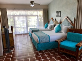 Junior Suite | In-room safe, free WiFi, bed sheets