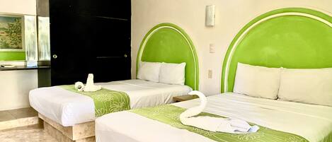 Rom – standard, 2 dobbeltsenger | 5 soverom, individuelt dekorert, individuelt innredet og skrivebord