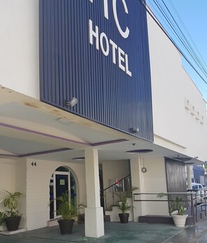 Property entrance - Hotel HC Internacional (Cancun)