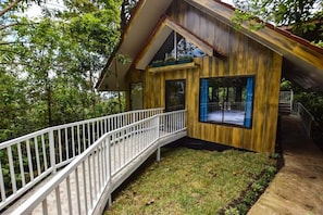 Familie chalet, 2 slaapkamers, keuken, uitzicht op bergen | Lakens van Egyptisch katoen, luxe beddengoed, pillowtop-bedden