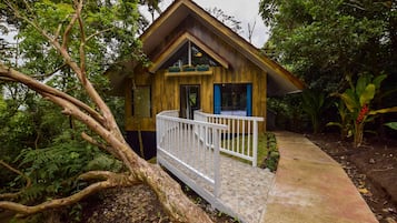 Family Chalet, 2 Bedrooms, Kitchen, Mountain View | Egyptian cotton sheets, premium bedding, pillowtop beds, in-room safe