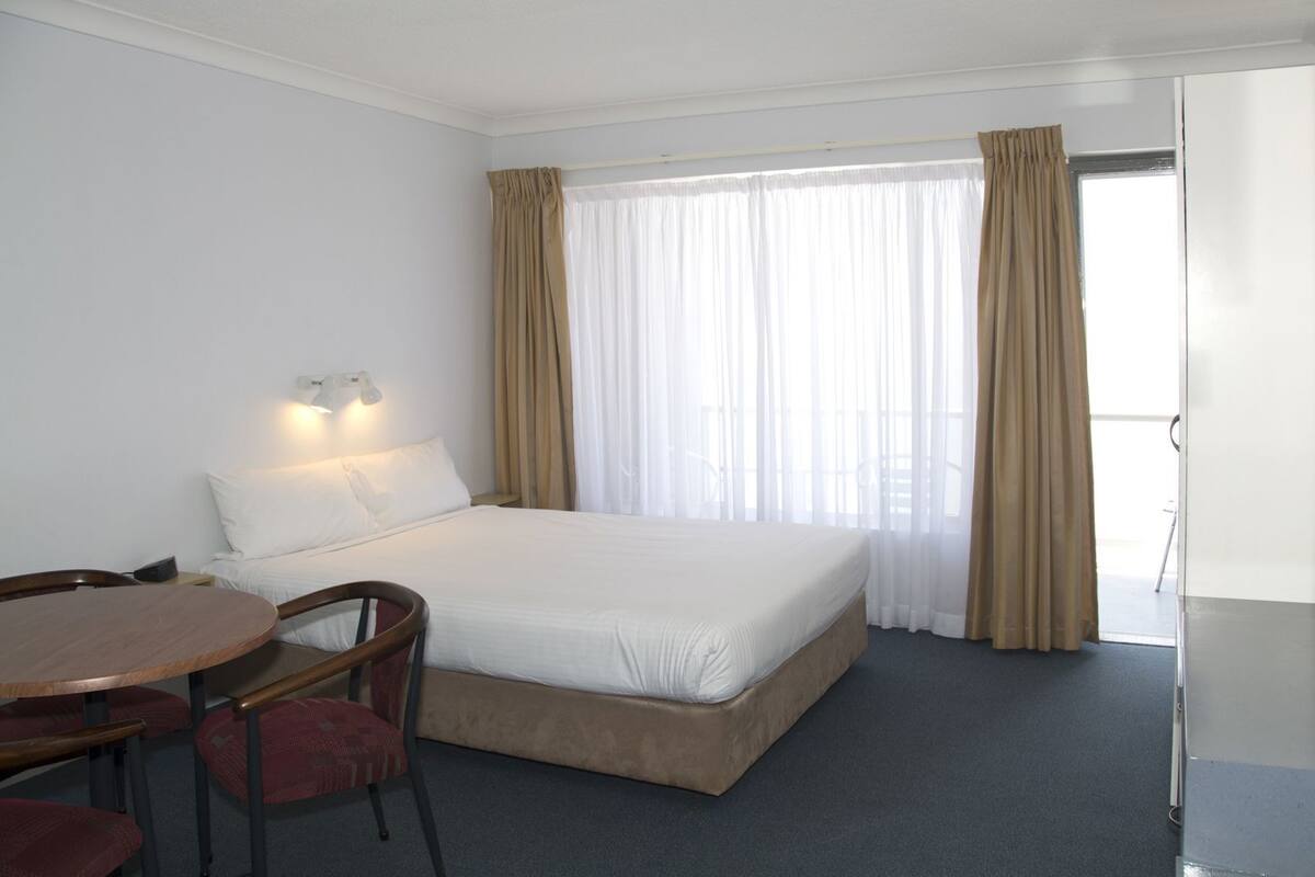 Desk, iron/ironing board, rollaway beds, free WiFi