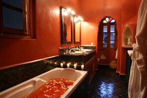 Free toiletries, hair dryer, towels - Palais Calipau Marrakech (Marrakech)