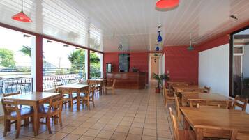 Free daily full breakfast