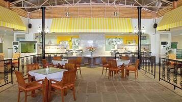 2 Restaurants, Frühstück, Mittagessen, Abendessen, indische Küche