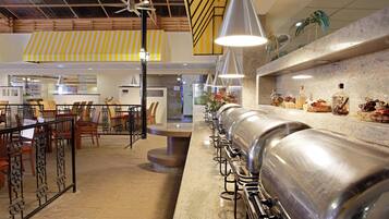 2 restaurants; breakfast, lunch, dinner and brunch served
