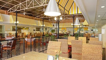 2 Restaurants, Frühstück, Mittagessen, Abendessen, indische Küche
