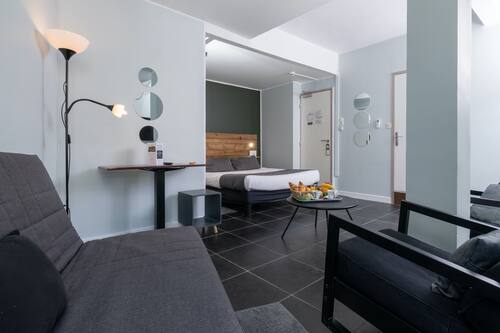Driepersoonskamer | Een bureau, een strijkplank/strijkijzer, gratis wifi, beddengoed