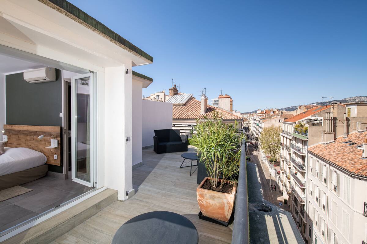 Chambre double avec Terrasse | 办公桌、熨斗/熨板、免费 WiFi、床单