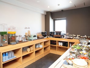 Desayuno buffet (JPY 1500 por persona)