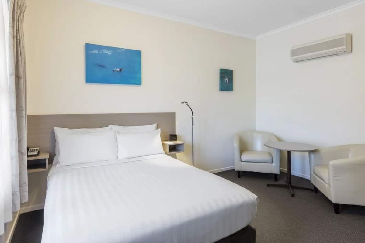 Chambre Double (Budget) | 2 chambres, literie de qualité supérieure, minibar, bureau