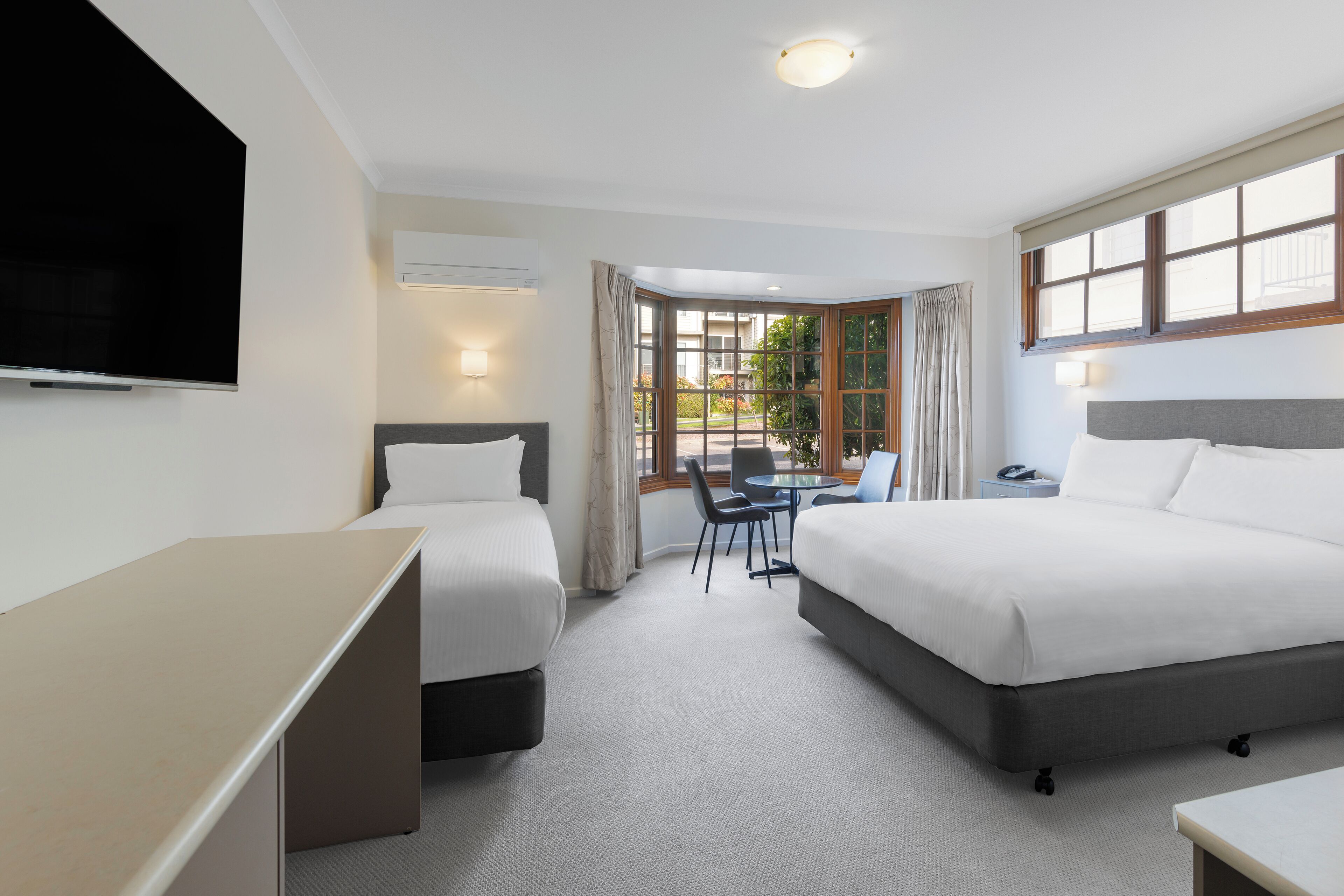 premium twin | 2 bedrooms, premium bedding, minibar, desk