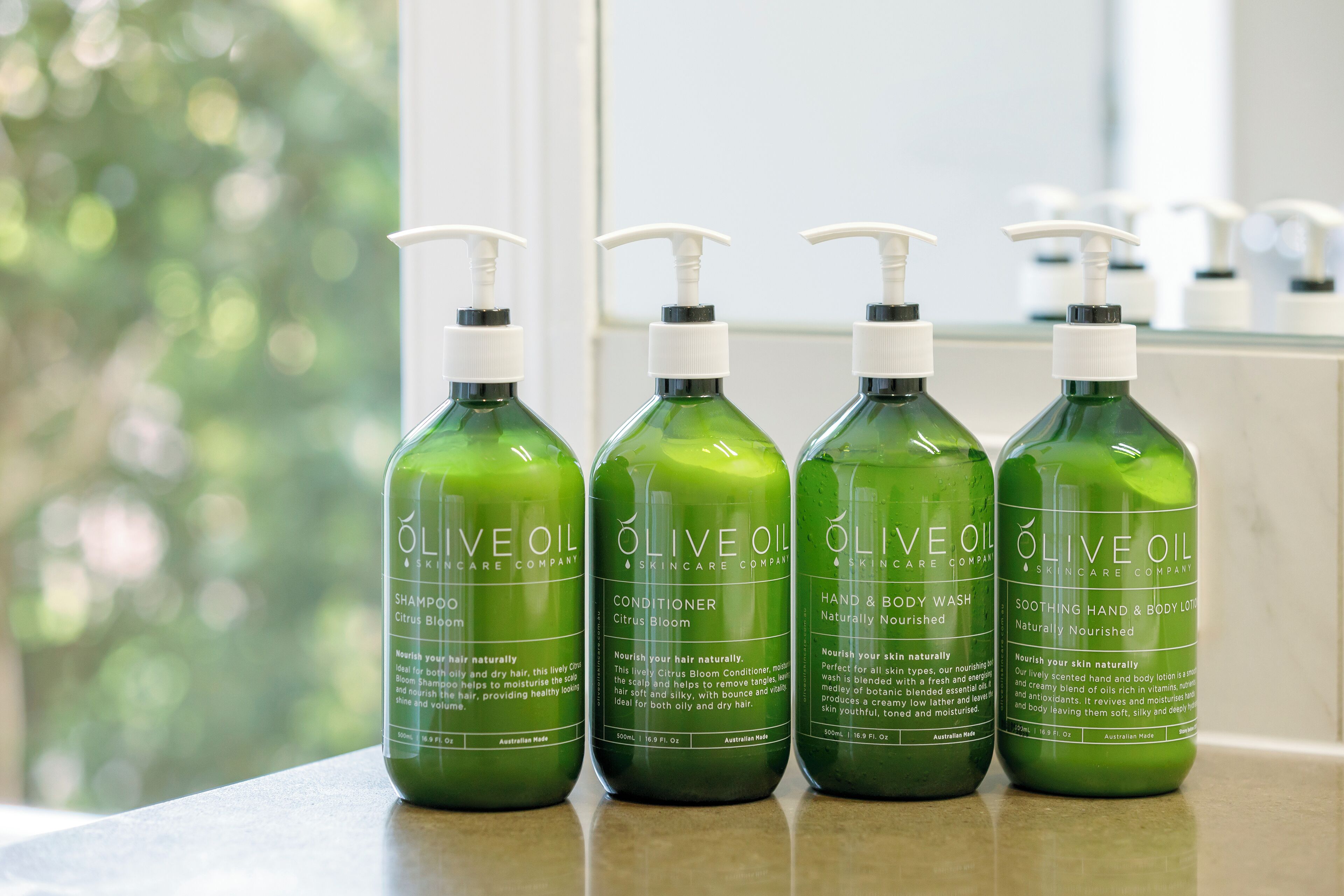 luxury heritage queen | bathroom | free toiletries, hair dryer, towels